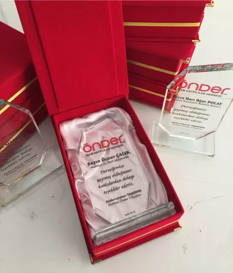 Kristal Plaket+KIRMIZI Kadife Kutu